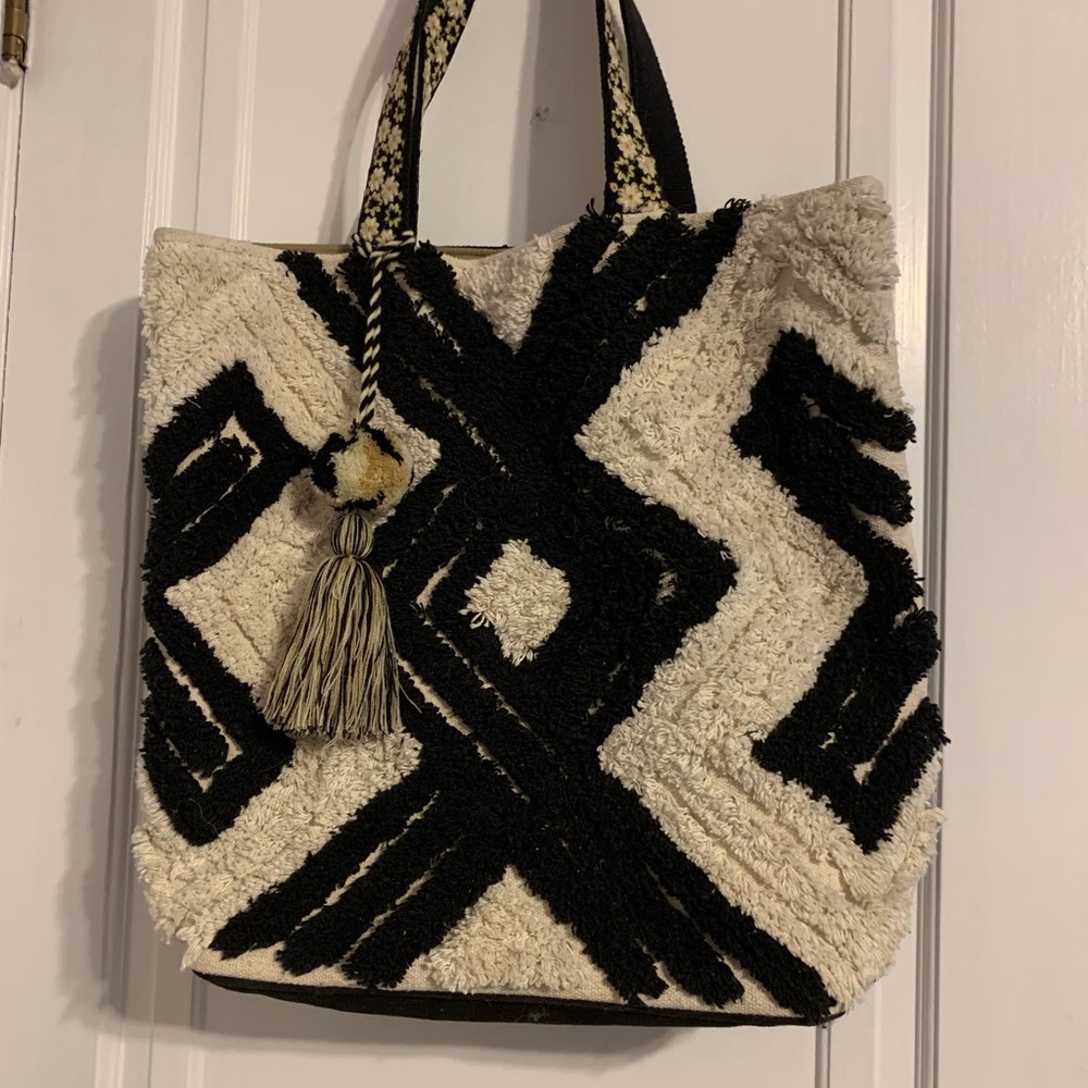Chloe and Lex tote bag.